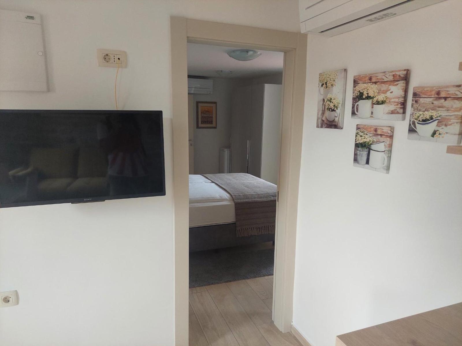 Apartment Lino - City Center โรวีน ภายนอก รูปภาพ