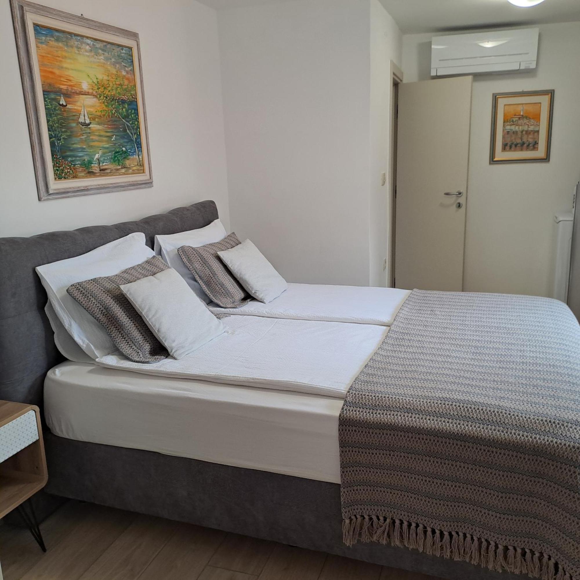 Apartment Lino - City Center โรวีน ภายนอก รูปภาพ