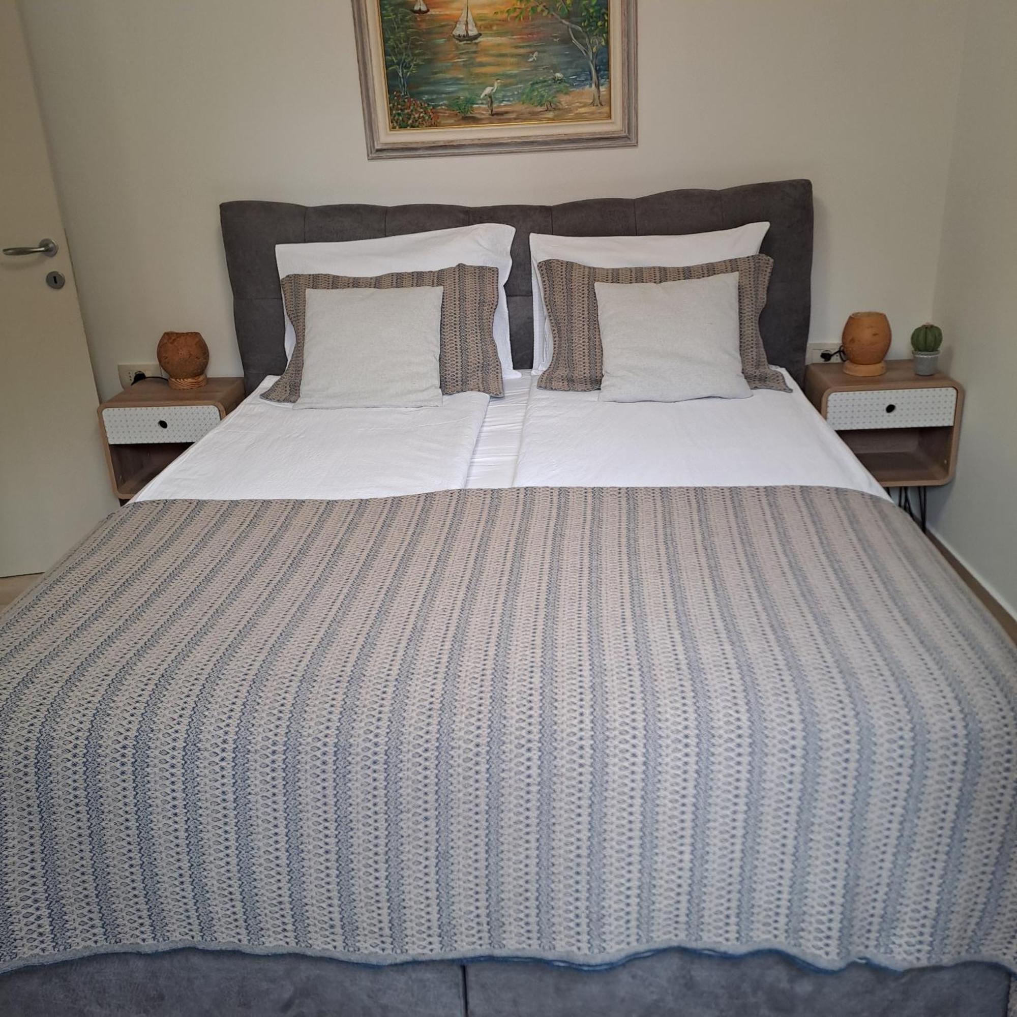 Apartment Lino - City Center โรวีน ภายนอก รูปภาพ